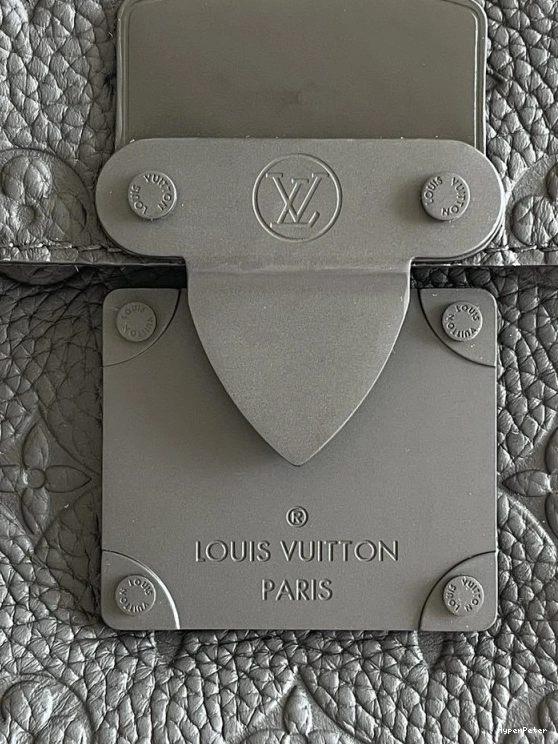 LOUIS LOCK S MESSENGER VUITTON 0726